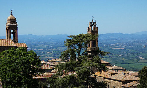 Montalcino Wine Region Guide (2026): Brunello Wine, Best Wineries & Travel Tips